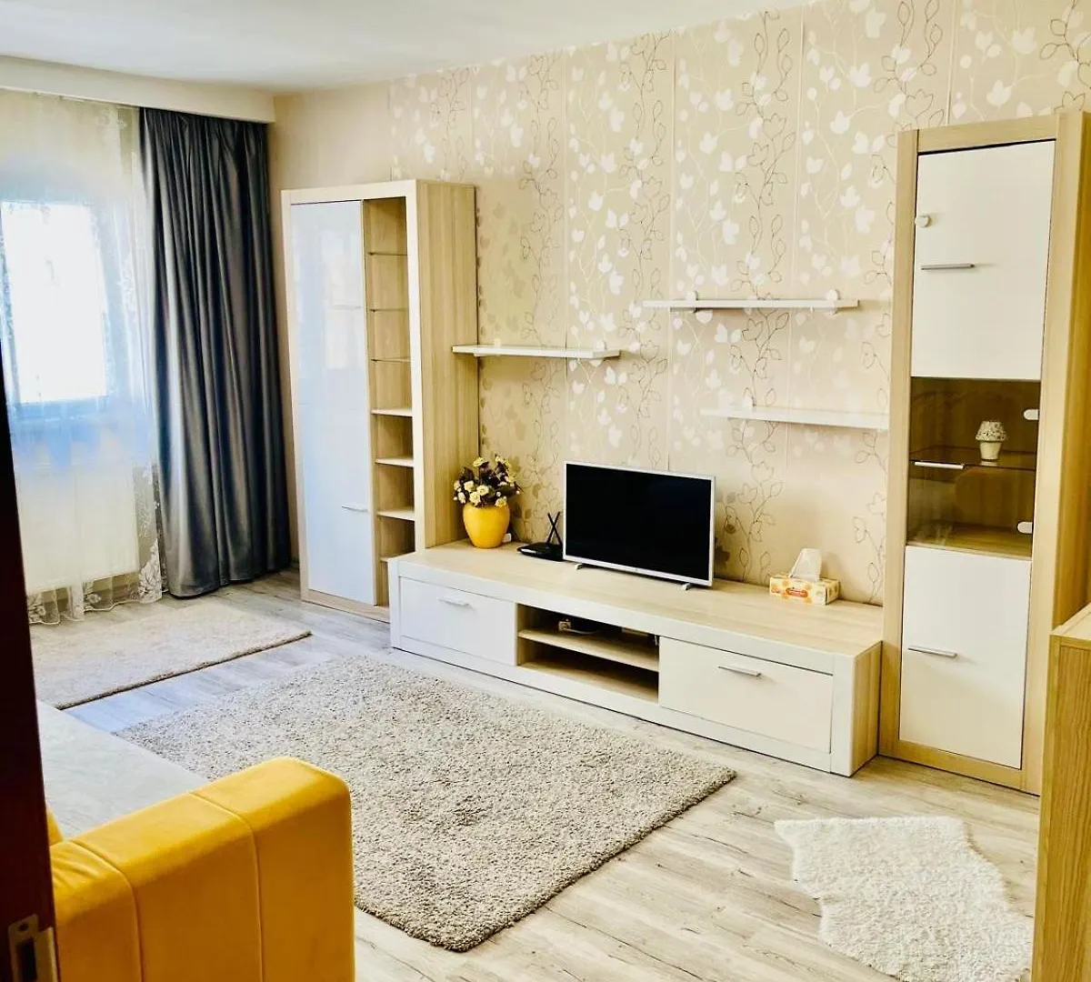 Emerald Apartment Bucureşti 0*,  România