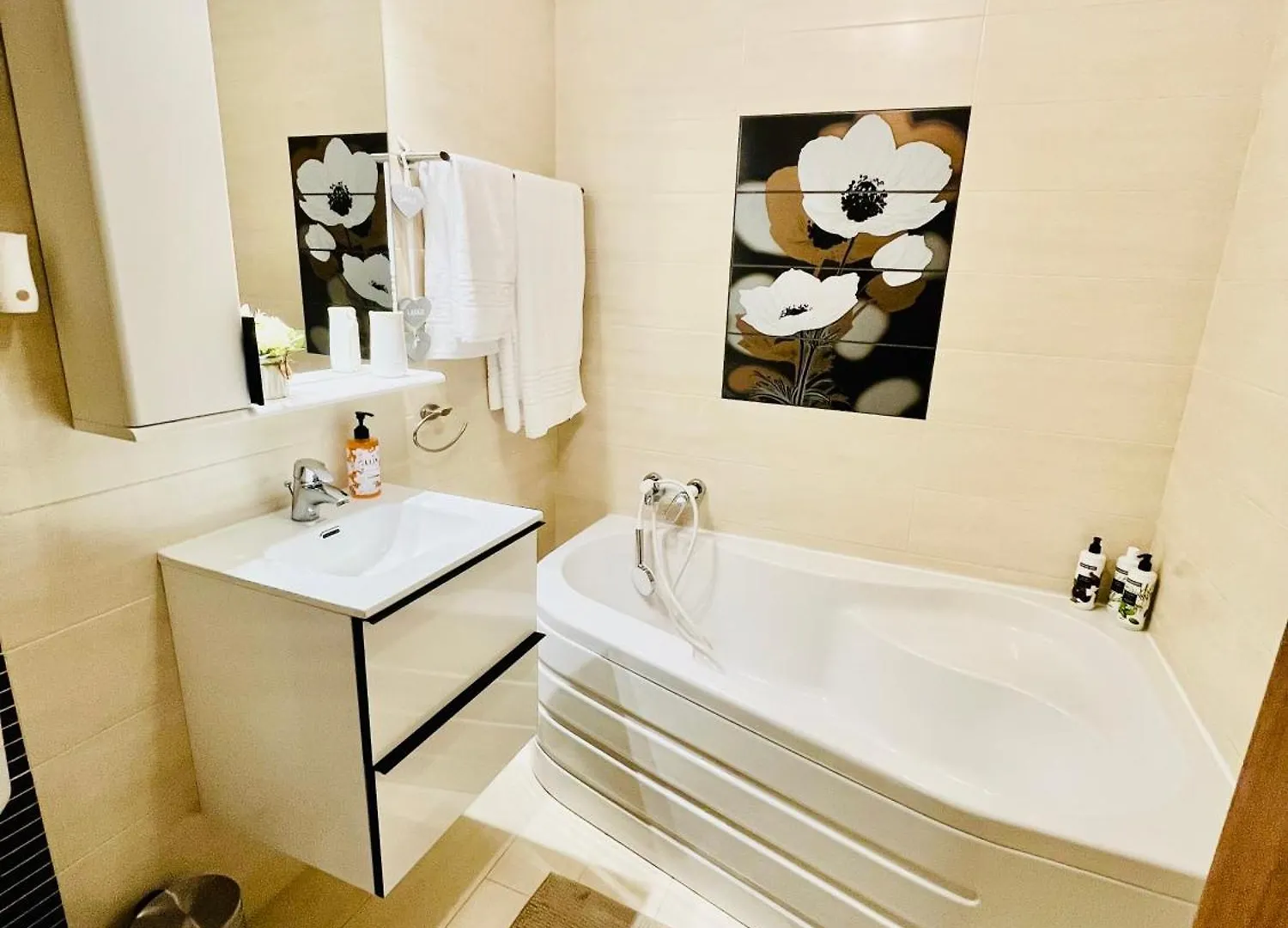 Emerald Apartment Bucharest