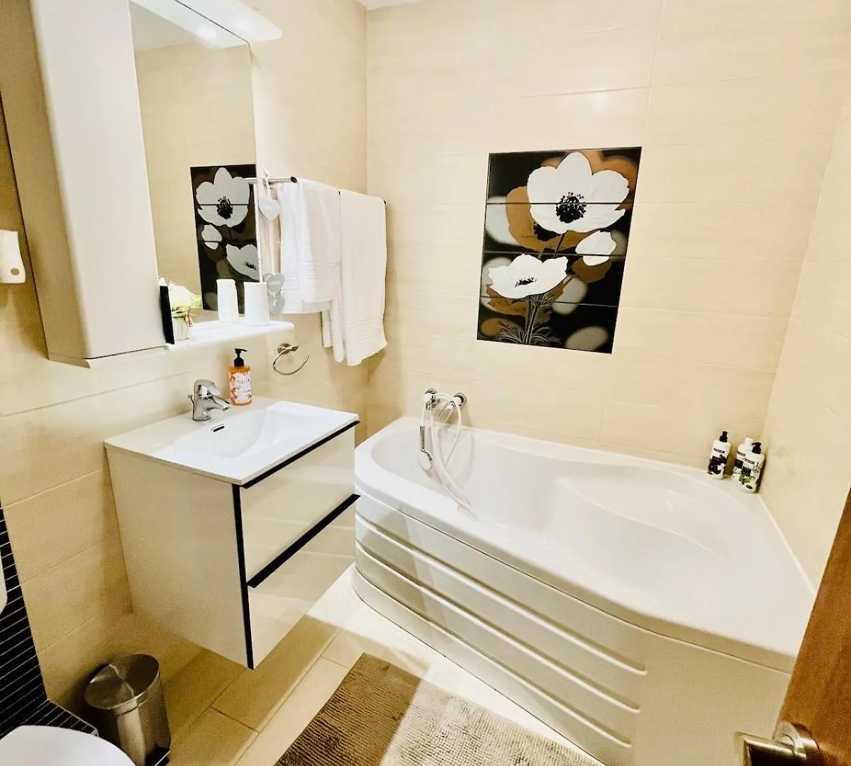 Emerald Apartment Bucharest