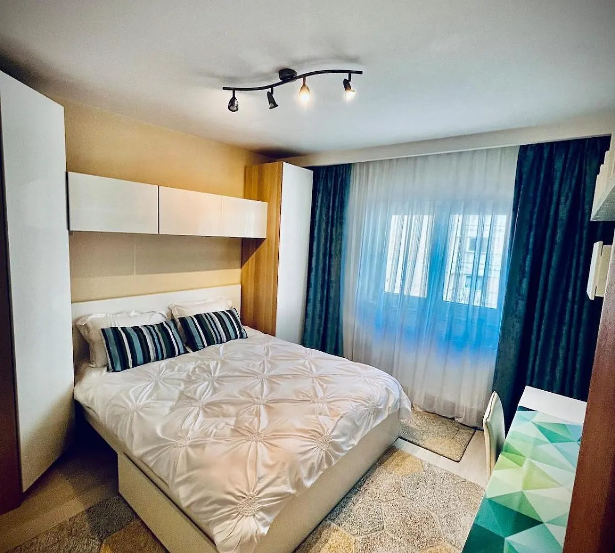 Emerald Apartment Bucharest Romania